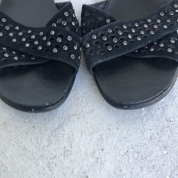 Vince Camuto slides  - Picture 2 of 5